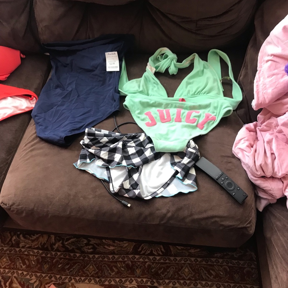 Bathing suits - Picture 4 of 11